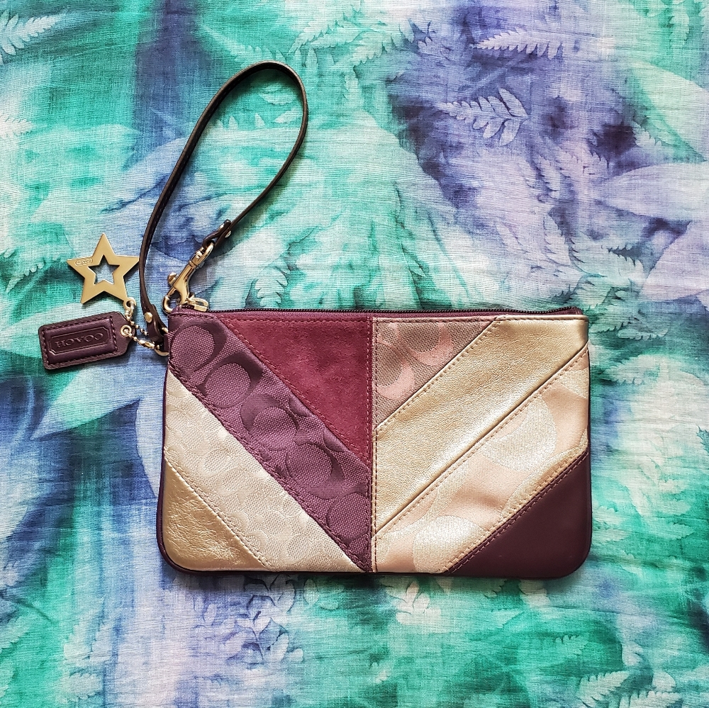 🌠 Coach Wristlet with Star Charm - Picture 2 of 8